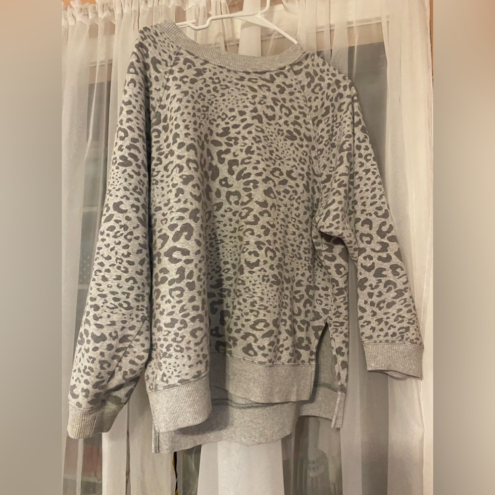American Eagle Sweatshirt Cheetah print